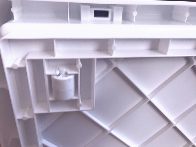 プラスチック製の衣装ケース